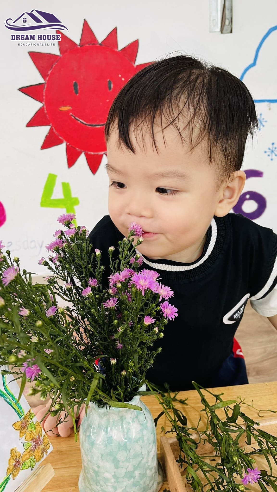 Hoạt Động Cắm Hoa Sự Khéo Léo Của Đôi Tay Xinh - Trường Mầm Non Ngôi Nhà Mơ Ước