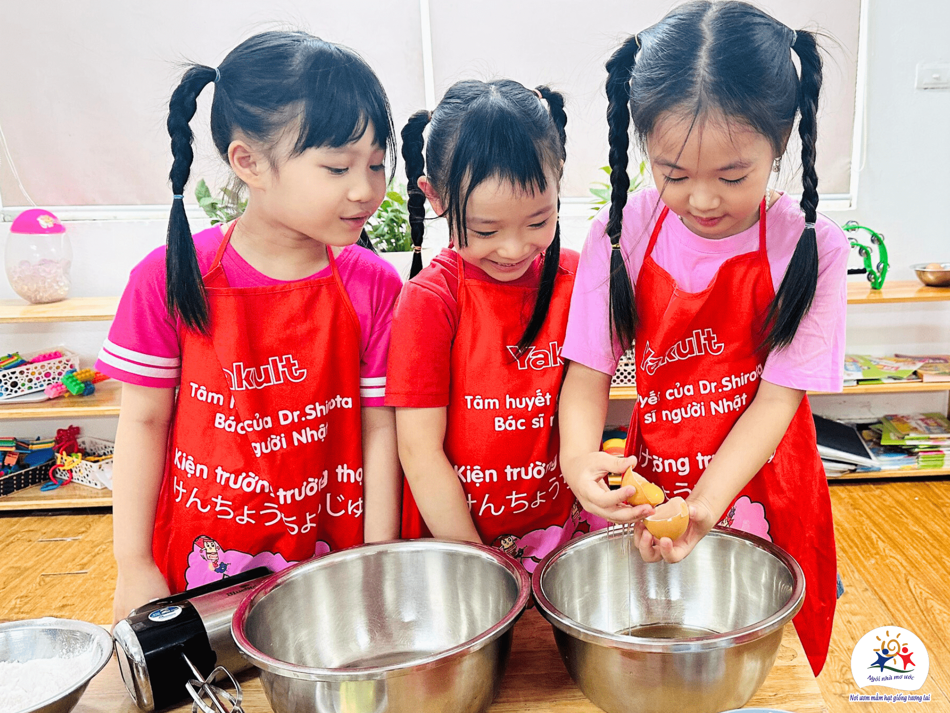 COOKING: LÀM BÁNH BÔNG LAN - Trường Mầm Non Ngôi Nhà Mơ Ước