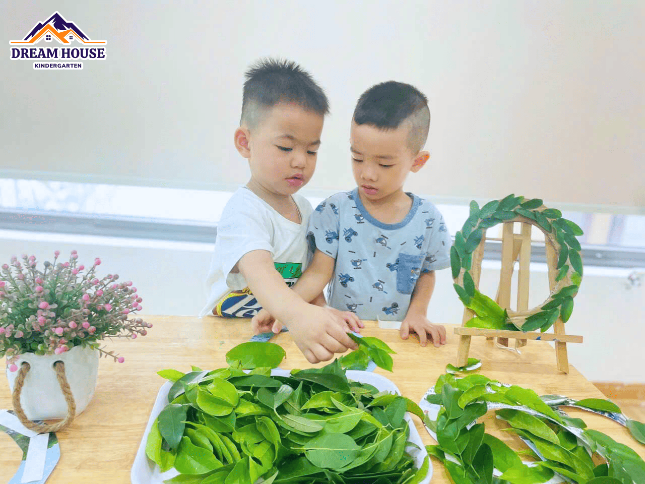 STEM – THIẾT KẾ VÒNG NGUYỆT QUẾ TỪ LÁ - Trường Mầm Non Ngôi Nhà Mơ Ước