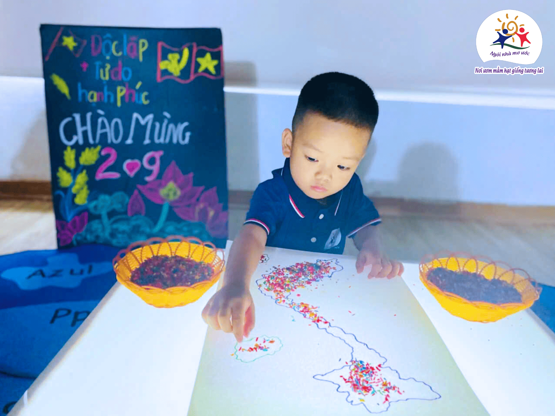 STEM: SÁNG TẠO BẢN ĐỒ VIỆT NAM VỚI BÀN ÁNH SÁNG - Trường Mầm Non Ngôi Nhà Mơ Ước