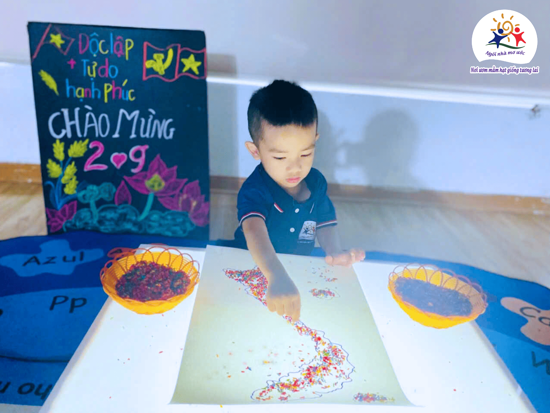 STEM: SÁNG TẠO BẢN ĐỒ VIỆT NAM VỚI BÀN ÁNH SÁNG - Trường Mầm Non Ngôi Nhà Mơ Ước