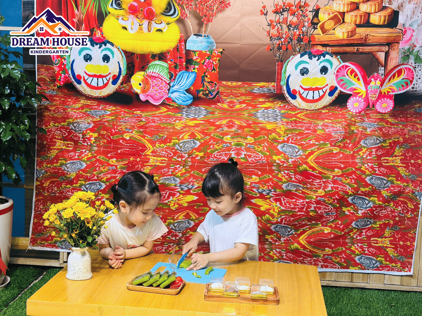 THƯỞNG THỨC HƯƠNG VỊ MÙA THU CÙNG BÉ - Trường Mầm Non Ngôi Nhà Mơ Ước
