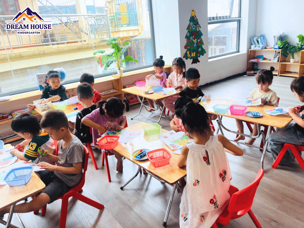 CÙNG BÁC NÔNG DÂN THU HOẠCH 8 QUẢ TÁO, 8 CỦ CÀ RỐT NÀO! - Trường Mầm Non Ngôi Nhà Mơ Ước