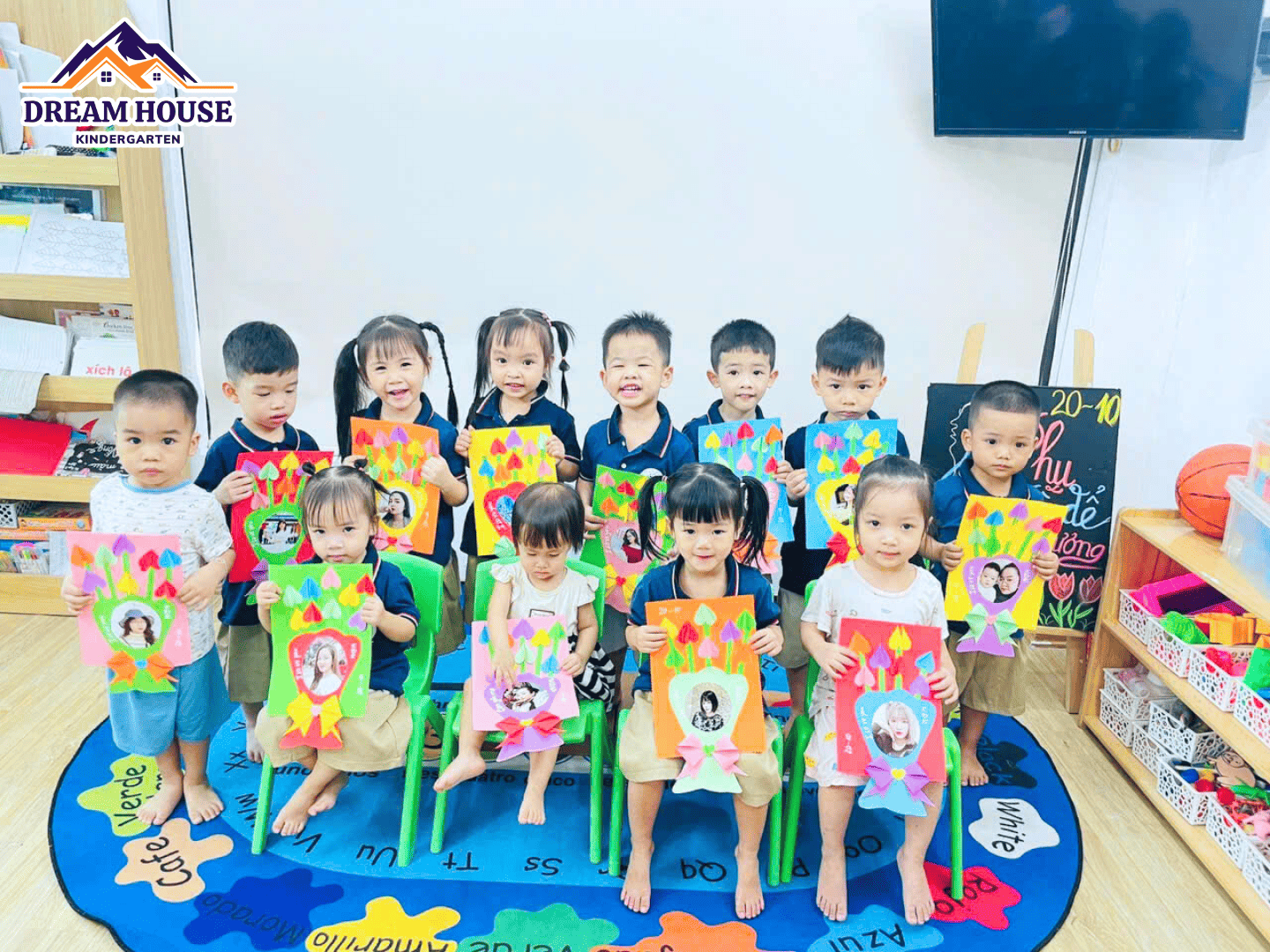 NHỮNG BÔNG HOA NHỎ – TÌNH YÊU LỚN DÀNH CHO MẸ NHỮNG BÔNG HOA NHỎ – TÌNH YÊU LỚN DÀNH CHO MẸ - Trường Mầm Non Ngôi Nhà Mơ Ước