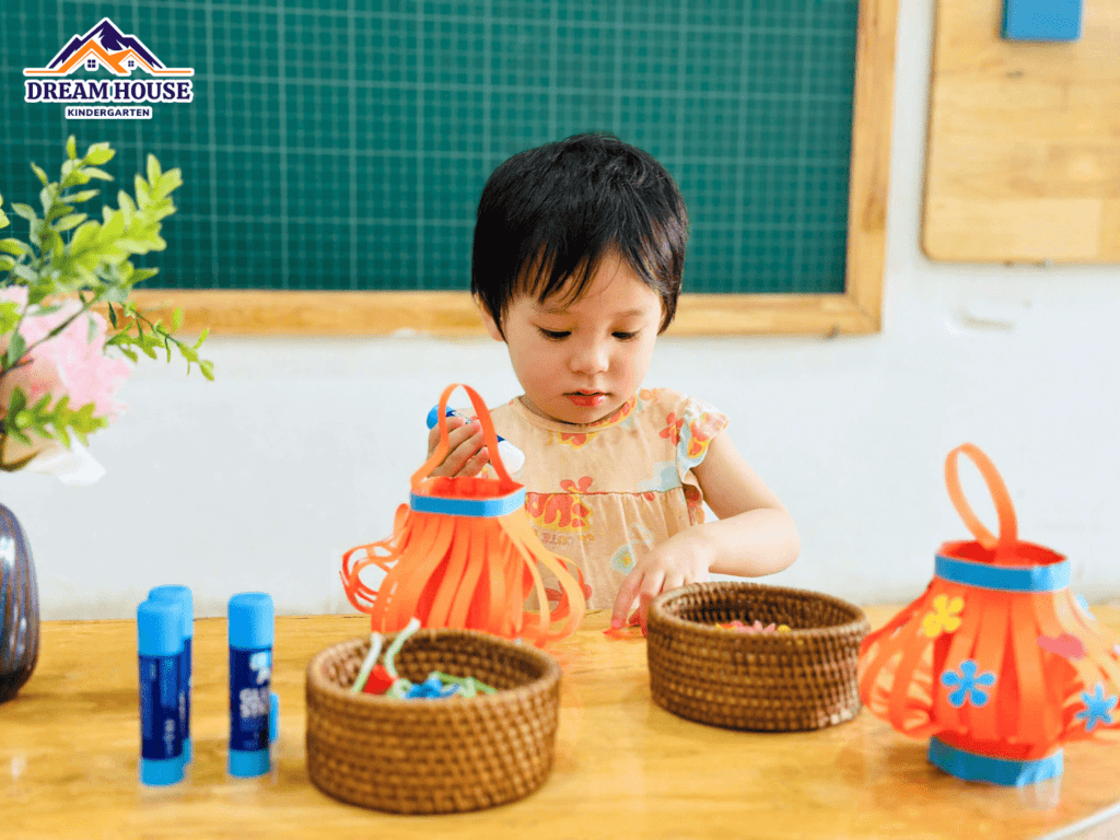 ĐÈN LỒNG TRUNG THU – ÁNH SÁNG YÊU THƯƠNG ĐÈN LỒNG TRUNG THU – ÁNH SÁNG YÊU THƯƠNG - Trường Mầm Non Ngôi Nhà Mơ Ước