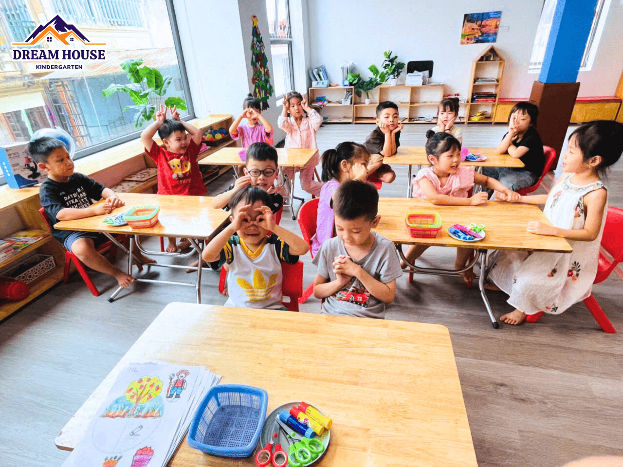 CÙNG BÁC NÔNG DÂN THU HOẠCH 8 QUẢ TÁO, 8 CỦ CÀ RỐT NÀO! - Trường Mầm Non Ngôi Nhà Mơ Ước