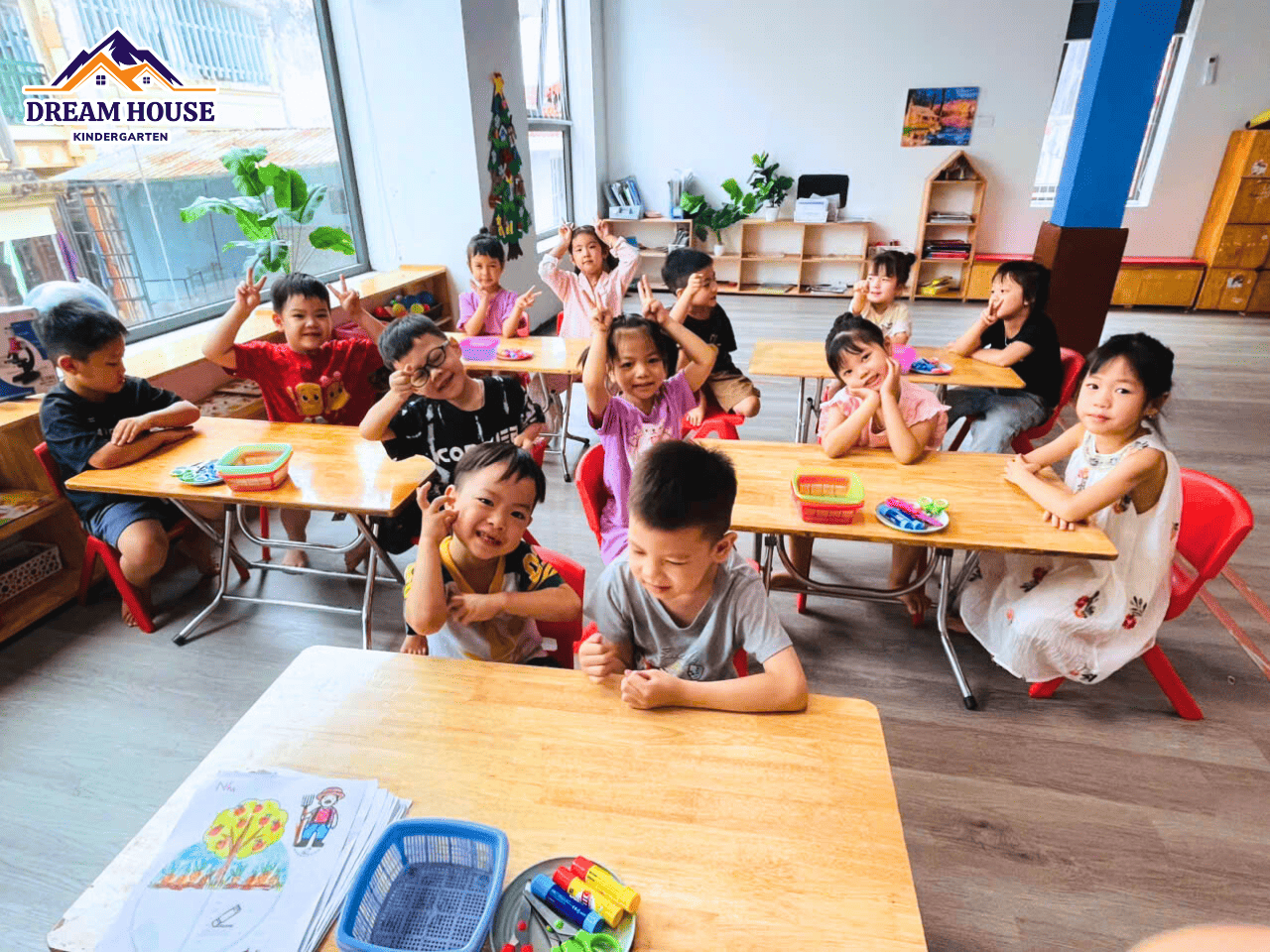 CÙNG BÁC NÔNG DÂN THU HOẠCH 8 QUẢ TÁO, 8 CỦ CÀ RỐT NÀO! - Trường Mầm Non Ngôi Nhà Mơ Ước