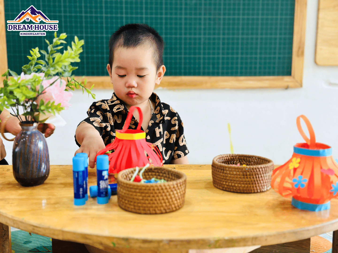 ĐÈN LỒNG TRUNG THU – ÁNH SÁNG YÊU THƯƠNG ĐÈN LỒNG TRUNG THU – ÁNH SÁNG YÊU THƯƠNG - Trường Mầm Non Ngôi Nhà Mơ Ước