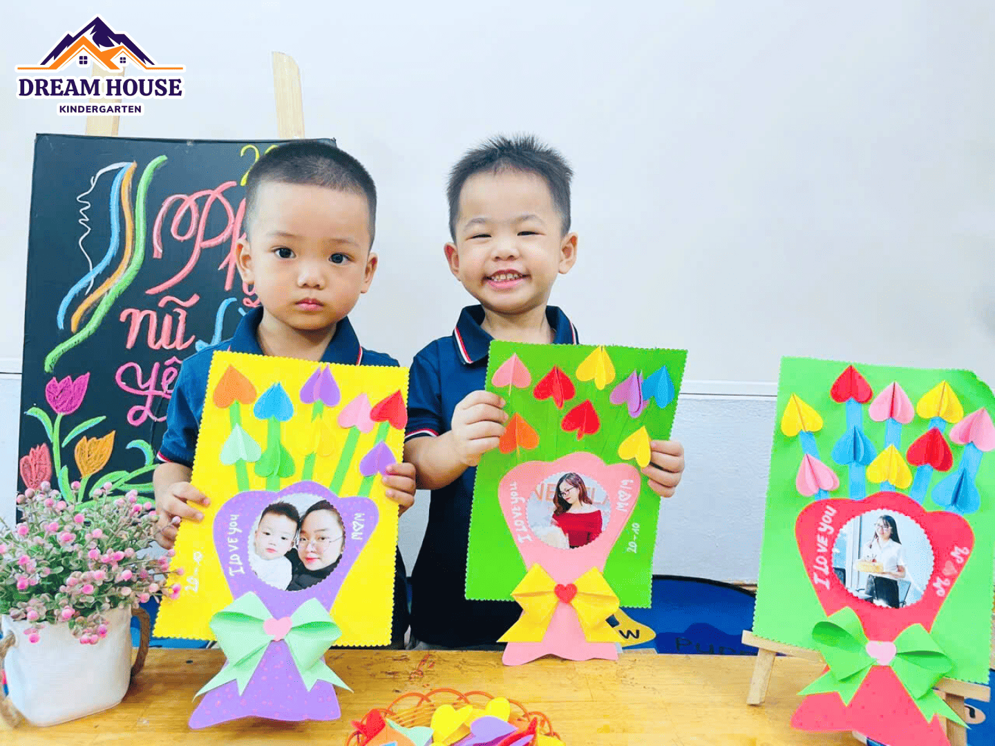 NHỮNG BÔNG HOA NHỎ – TÌNH YÊU LỚN DÀNH CHO MẸ NHỮNG BÔNG HOA NHỎ – TÌNH YÊU LỚN DÀNH CHO MẸ - Trường Mầm Non Ngôi Nhà Mơ Ước