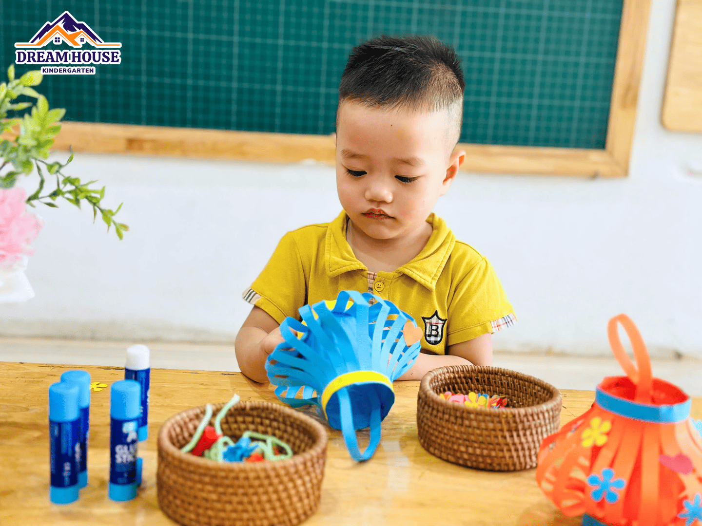 ĐÈN LỒNG TRUNG THU – ÁNH SÁNG YÊU THƯƠNG ĐÈN LỒNG TRUNG THU – ÁNH SÁNG YÊU THƯƠNG - Trường Mầm Non Ngôi Nhà Mơ Ước