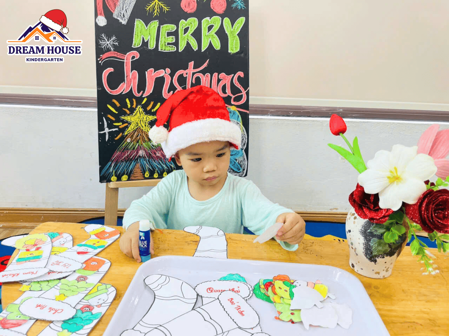 MERRY CHRISTMAS – GIÁNG SINH RỘN RÀNG CÙNG CÁC BÉ LỚP THỎ TRẮNG MERRY CHRISTMAS – GIÁNG SINH RỘN RÀNG CÙNG CÁC BÉ LỚP THỎ TRẮNG - Trường Mầm Non Ngôi Nhà Mơ Ước