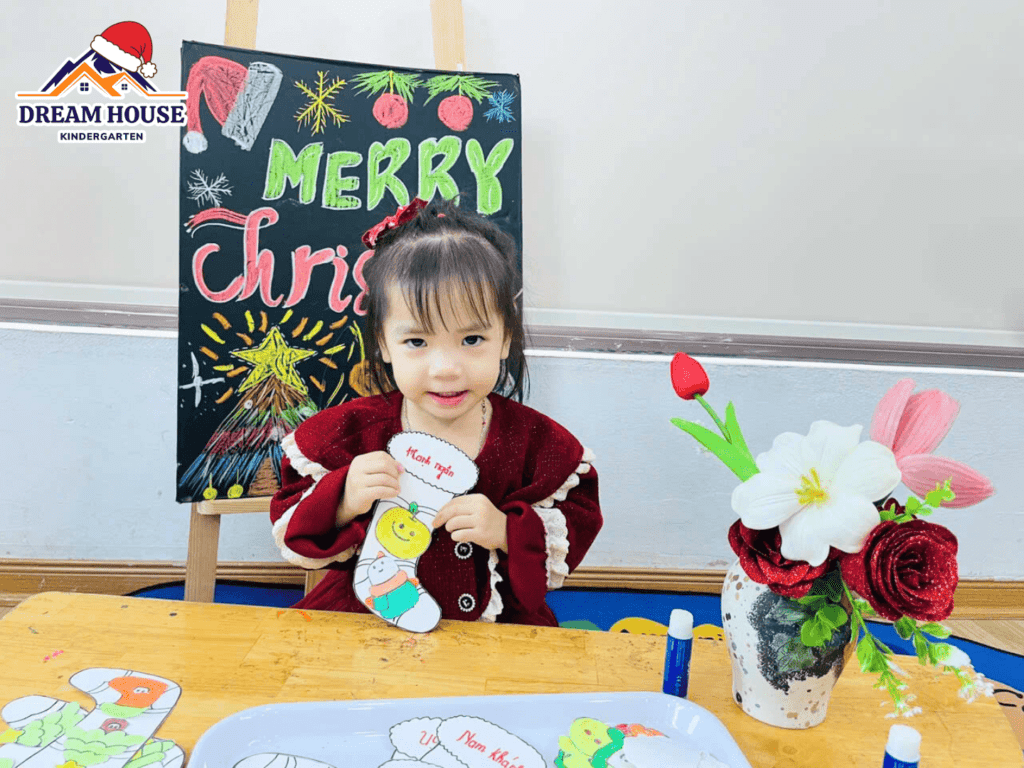 MERRY CHRISTMAS – GIÁNG SINH RỘN RÀNG CÙNG CÁC BÉ LỚP THỎ TRẮNG MERRY CHRISTMAS – GIÁNG SINH RỘN RÀNG CÙNG CÁC BÉ LỚP THỎ TRẮNG - Trường Mầm Non Ngôi Nhà Mơ Ước