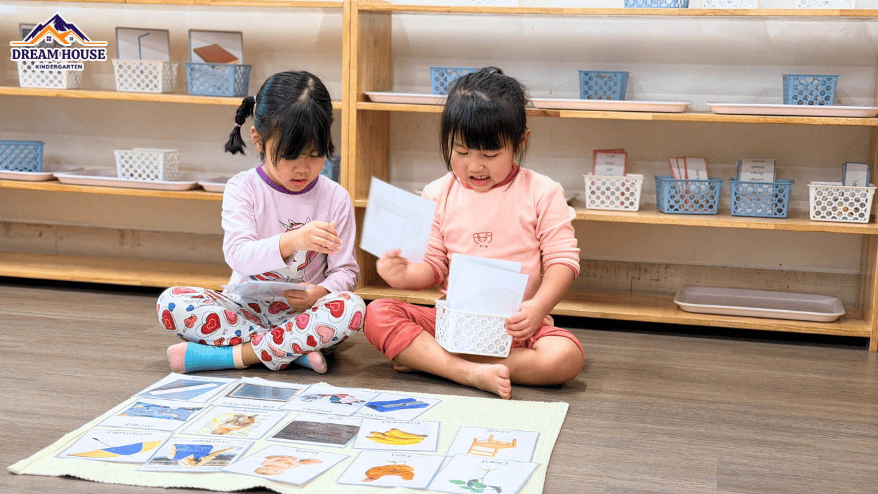 KHÁM PHÁ MONTESSORI ĐẦY HỨNG KHỞI TẠI DREAM HOUSE KINDERGARTEN KHÁM PHÁ MONTESSORI ĐẦY HỨNG KHỞI TẠI DREAM HOUSE KINDERGARTEN - Trường Mầm Non Ngôi Nhà Mơ Ước