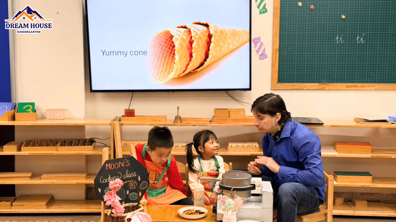 MOON’S COOKING CLASS – CÁC ĐẦU BẾP NHÍ TẬP LÀM KEM ỐC QUẾ MOON’S COOKING CLASS – CÁC ĐẦU BẾP NHÍ TẬP LÀM KEM ỐC QUẾ - Trường Mầm Non Ngôi Nhà Mơ Ước