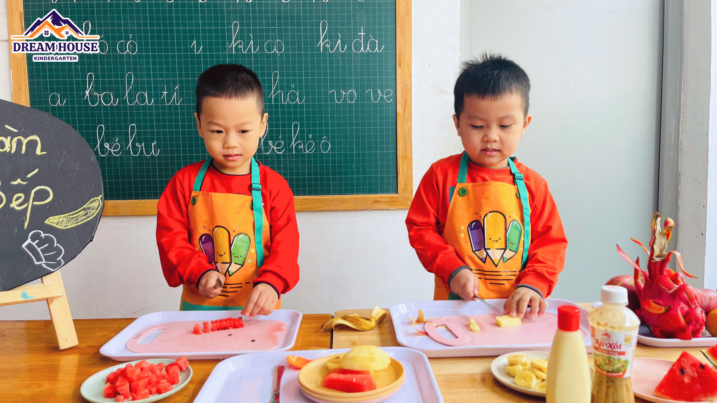 HOẠT ĐỘNG COOKING: SALAD HOA QUẢ NGON LÀNH CỦA CÁC BẠN NHỎ SÓC NÂU – GẤU BÔNG HOẠT ĐỘNG COOKING: SALAD HOA QUẢ NGON LÀNH CỦA CÁC BẠN NHỎ SÓC NÂU – GẤU BÔNG - Trường Mầm Non Ngôi Nhà Mơ Ước