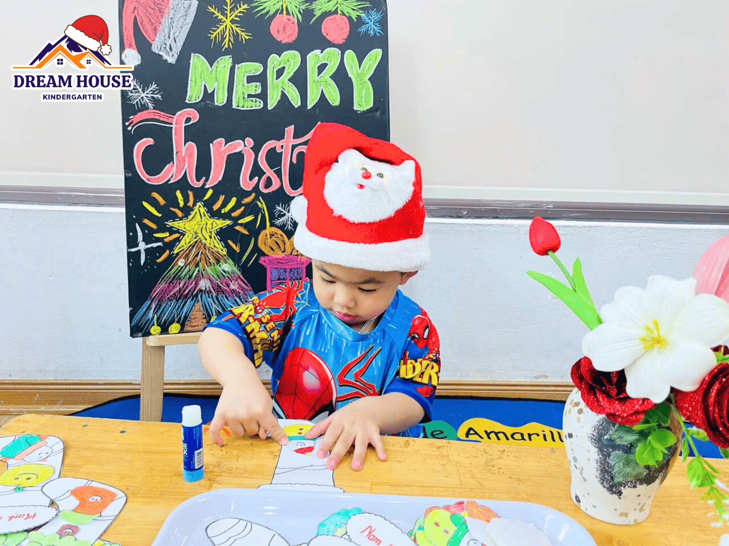 MERRY CHRISTMAS – GIÁNG SINH RỘN RÀNG CÙNG CÁC BÉ LỚP THỎ TRẮNG MERRY CHRISTMAS – GIÁNG SINH RỘN RÀNG CÙNG CÁC BÉ LỚP THỎ TRẮNG - Trường Mầm Non Ngôi Nhà Mơ Ước