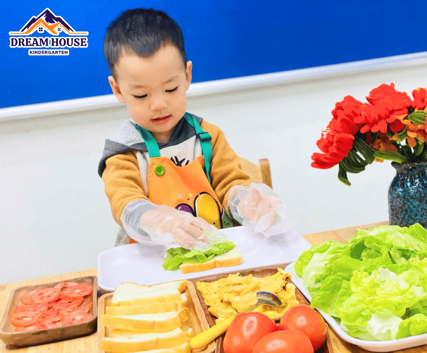 ẨM THỰC: COOKING BÁNH MÌ SANDWICH ẨM THỰC: COOKING BÁNH MÌ SANDWICH - Trường Mầm Non Ngôi Nhà Mơ Ước