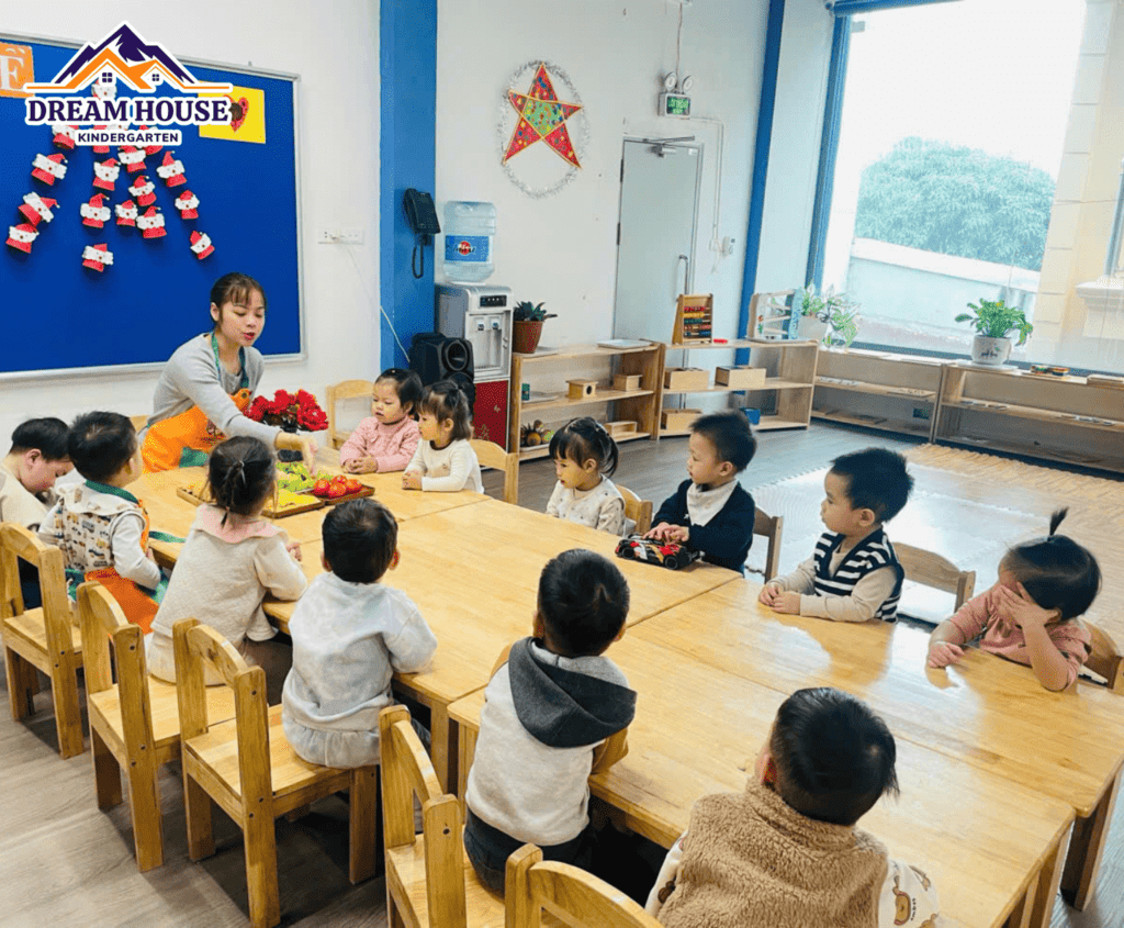 ẨM THỰC: COOKING BÁNH MÌ SANDWICH ẨM THỰC: COOKING BÁNH MÌ SANDWICH - Trường Mầm Non Ngôi Nhà Mơ Ước