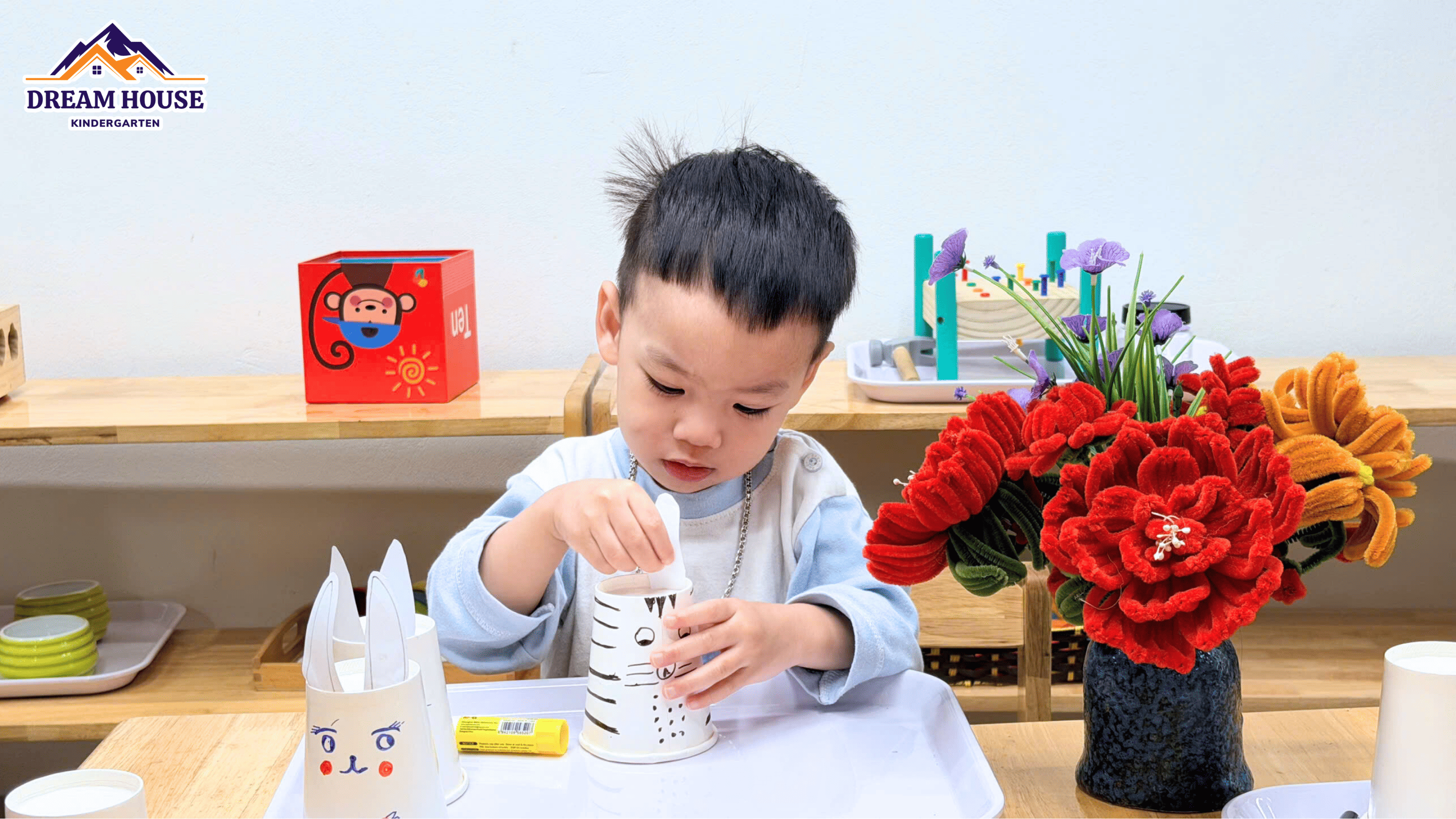 CHÚ CÚN CƯNG TỪ CHIẾC CỐC GIẤY CHÚ CÚN CƯNG TỪ CHIẾC CỐC GIẤY - Trường Mầm Non Ngôi Nhà Mơ Ước