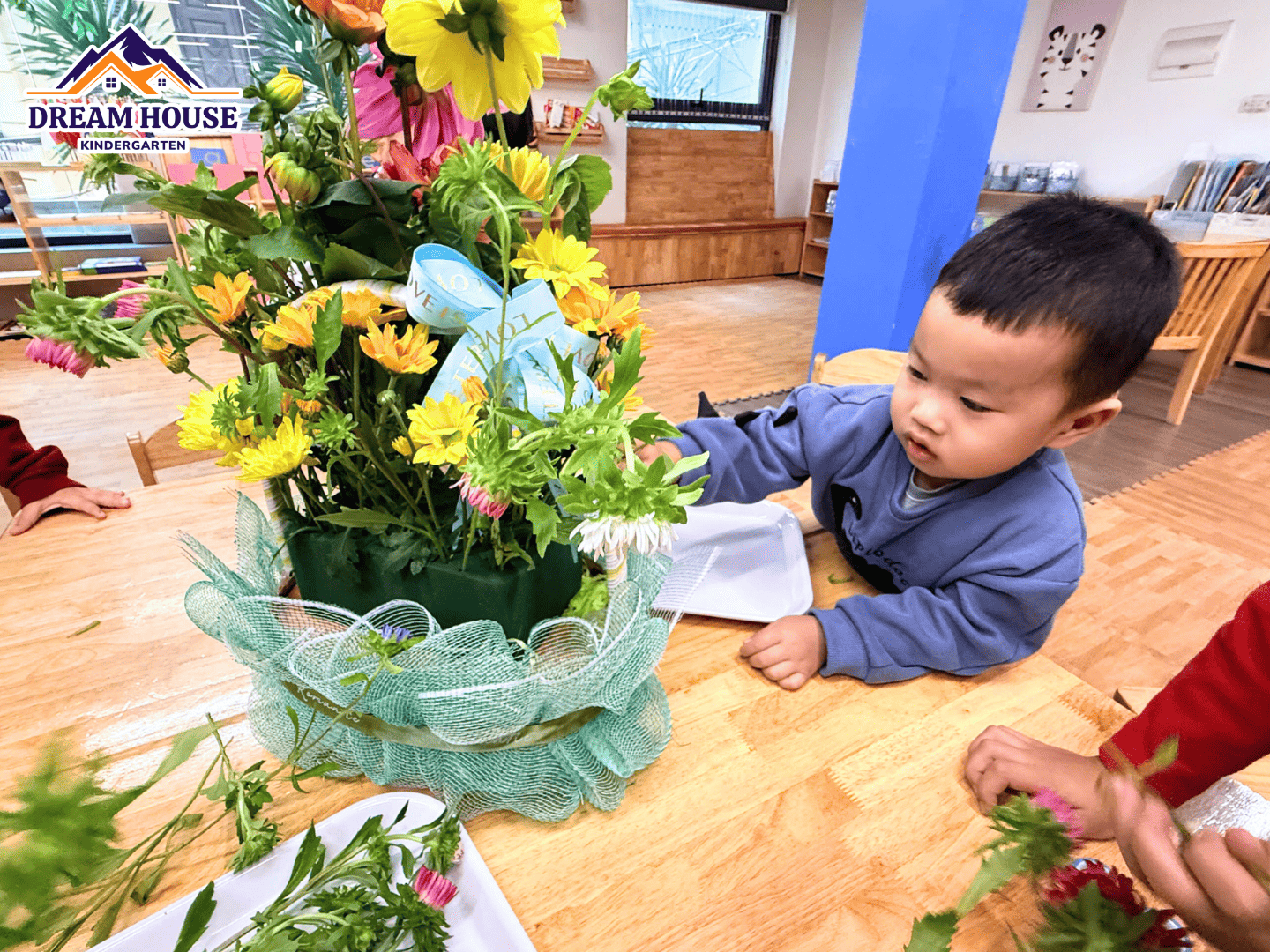 MÙA XUÂN ĐẾN – MUÔN HOA KHOE SẮC MÙA XUÂN ĐẾN – MUÔN HOA KHOE SẮC - Trường Mầm Non Ngôi Nhà Mơ Ước