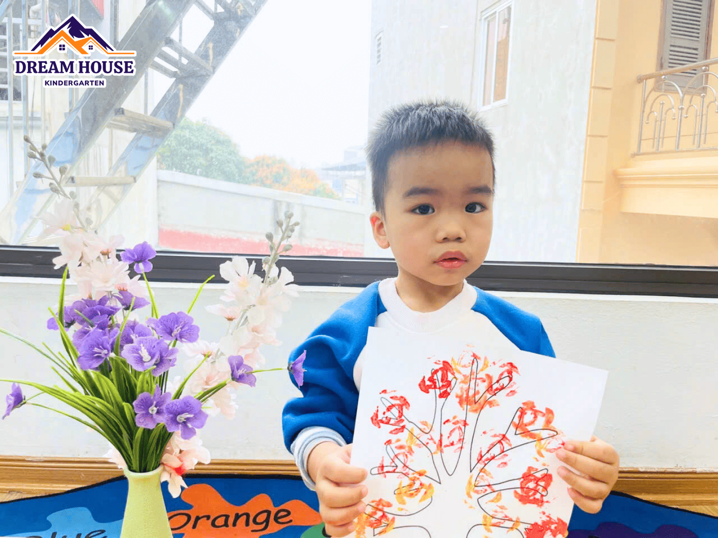 BÀN TAY NHỎ – THẾ GIỚI SẮC MÀU TO BÀN TAY NHỎ – THẾ GIỚI SẮC MÀU TO - Trường Mầm Non Ngôi Nhà Mơ Ước