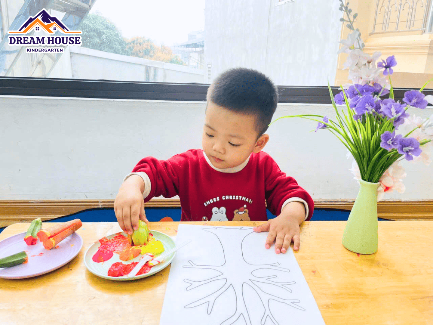 BÀN TAY NHỎ – THẾ GIỚI SẮC MÀU TO BÀN TAY NHỎ – THẾ GIỚI SẮC MÀU TO - Trường Mầm Non Ngôi Nhà Mơ Ước