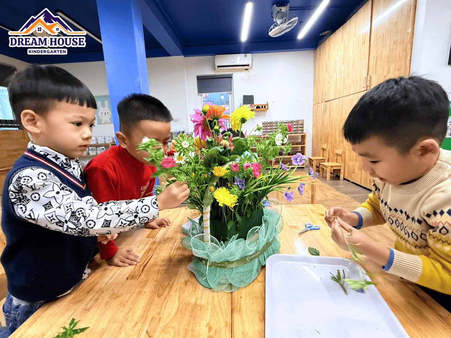 MÙA XUÂN ĐẾN – MUÔN HOA KHOE SẮC MÙA XUÂN ĐẾN – MUÔN HOA KHOE SẮC - Trường Mầm Non Ngôi Nhà Mơ Ước