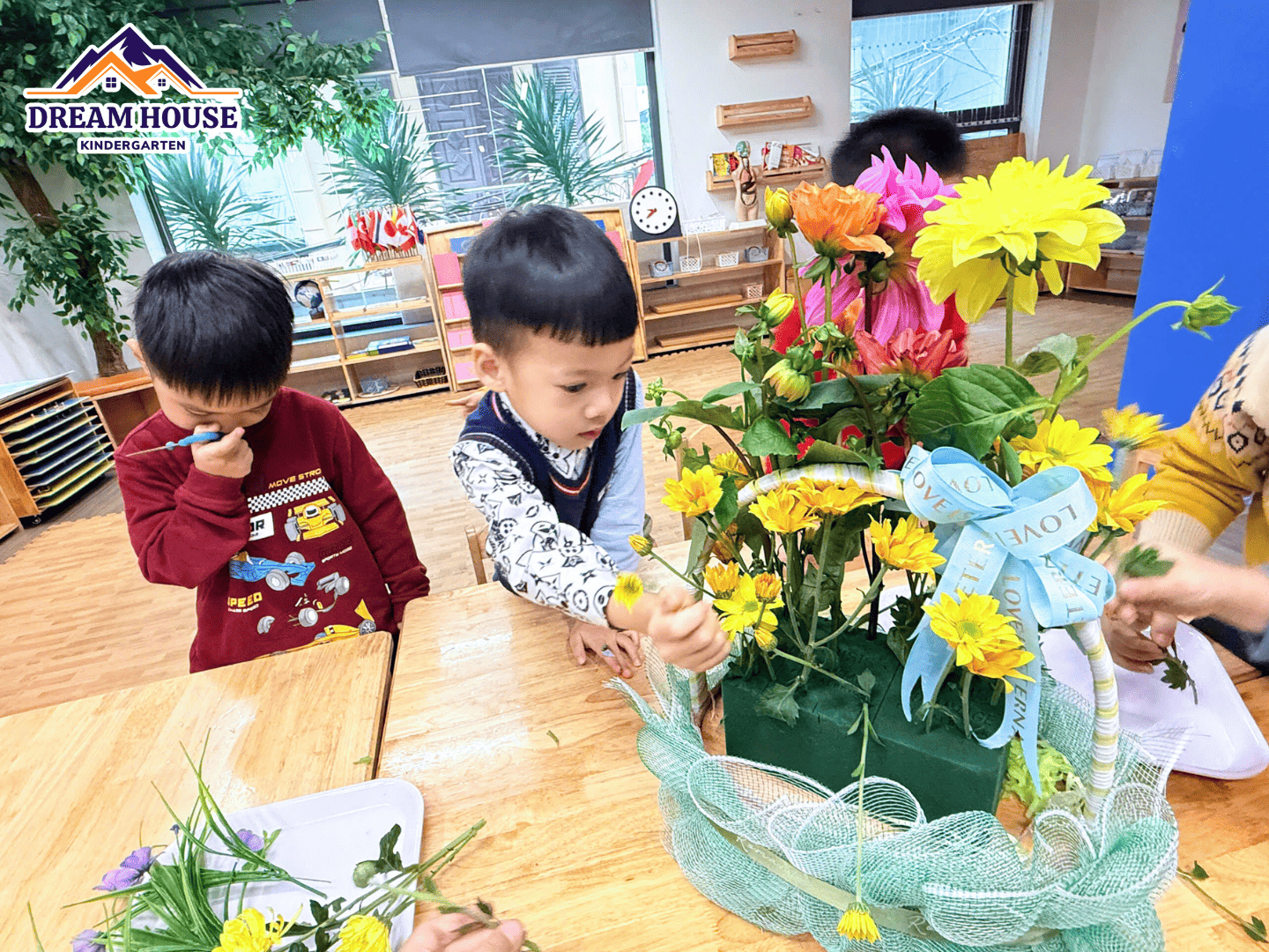 MÙA XUÂN ĐẾN – MUÔN HOA KHOE SẮC MÙA XUÂN ĐẾN – MUÔN HOA KHOE SẮC - Trường Mầm Non Ngôi Nhà Mơ Ước