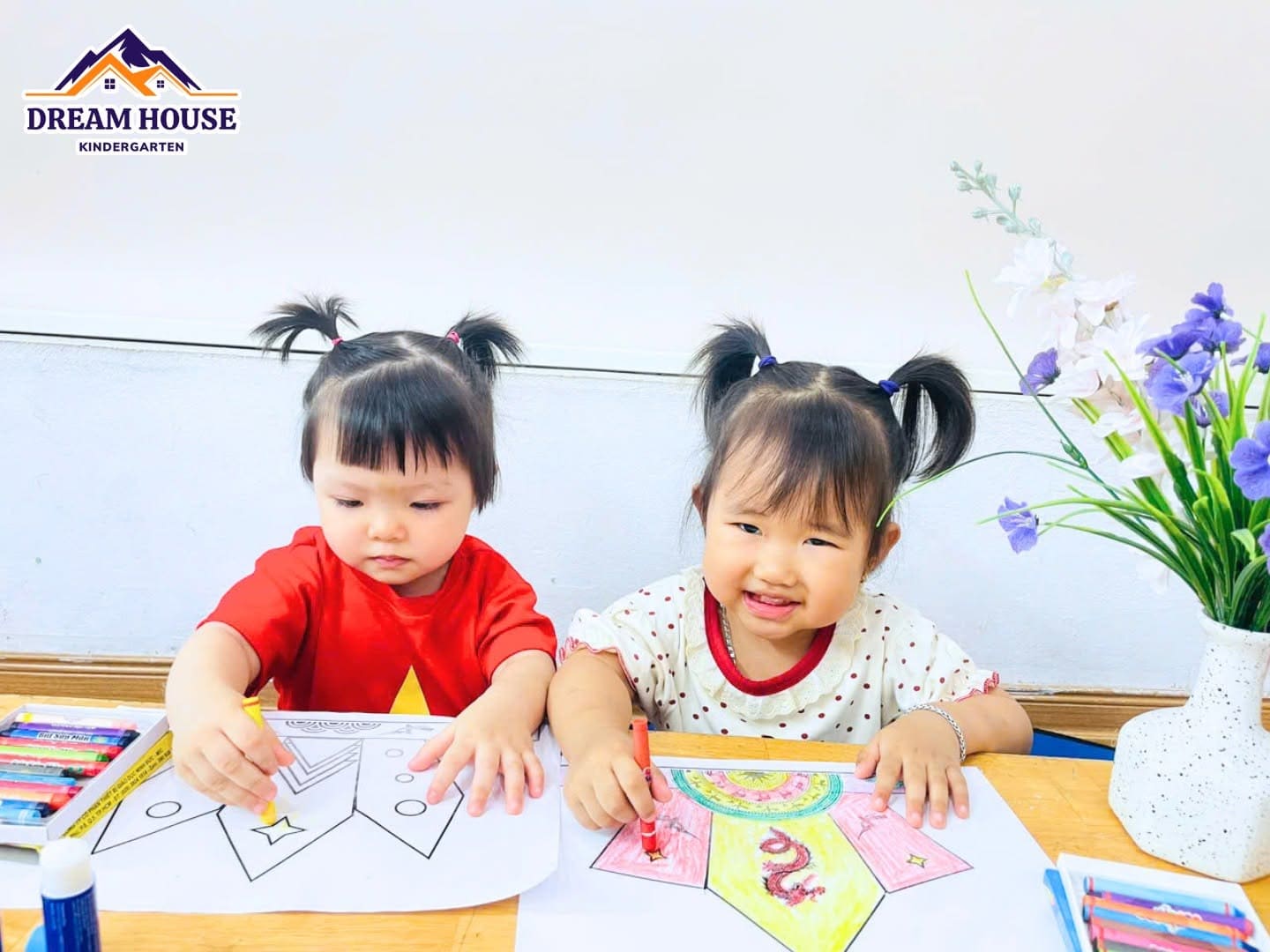HOẠT ĐỘNG TẠO HÌNH: MŨ VUA HÙNG HOẠT ĐỘNG TẠO HÌNH: MŨ VUA HÙNG - Trường Mầm Non Ngôi Nhà Mơ Ước