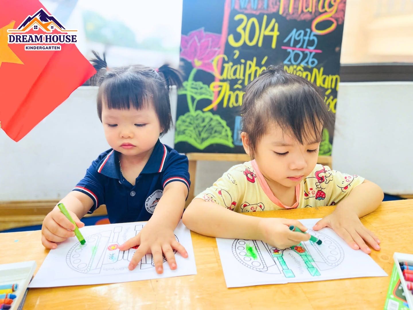 LỚP THỎ TRẮNG: TẠO HÌNH XE TĂNG LỚP THỎ TRẮNG: TẠO HÌNH XE TĂNG - Trường Mầm Non Ngôi Nhà Mơ Ước